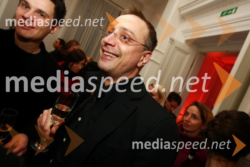Igor Selan, novinar časnika Večer   
 
Bob leta 2009 in vljudna prošnja Večerovcev, naj se ga gostje letos ne napijejo...