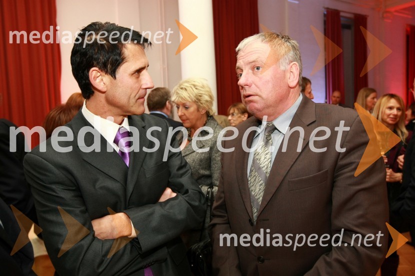 Stojan Auer in Srečko Trglec, urednik Radia SIBob leta 2009 in vljudna prošnja Večerovcev, naj se ga gostje letos ne napijejo...