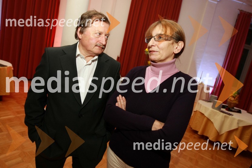 Bojan Petejan, predsednik slovenskega združenja medijev in Janja Božič Marolt, predsednica uprave MedianaBob leta 2009 in vljudna prošnja Večerovcev, naj se ga gostje letos ne napijejo...