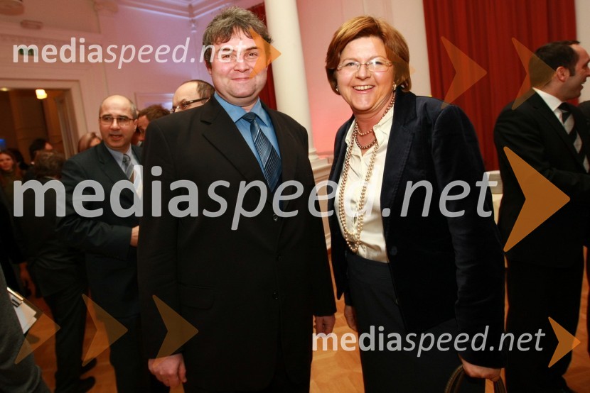 Davor Žic, lastnik in direktor I.T. tim in Tatjana Novak, direktorica podjetja Press ClippingBob leta 2009 in vljudna prošnja Večerovcev, naj se ga gostje letos ne napijejo...