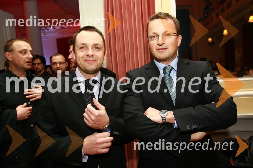 Dejan Rebernik, vodja marketinga, ČZP Večer d.d. in Andrej Klasinc, predsednik uprave Term PtujBob leta 2009 in vljudna prošnja Večerovcev, naj se ga gostje letos ne napijejo...