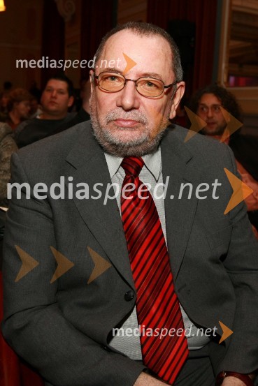 Vlado Pogorevčnik, lastnik in direktor A.A. Trade 
Bob leta 2009 in vljudna prošnja Večerovcev, naj se ga gostje letos ne napijejo...