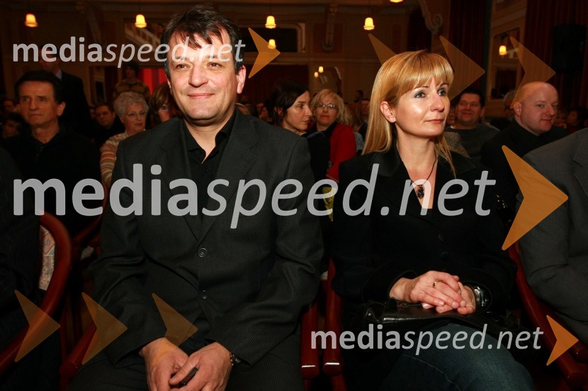 Gregor Jager, podjetnik in Janja Vidmar, pisateljicaBob leta 2009 in vljudna prošnja Večerovcev, naj se ga gostje letos ne napijejo...