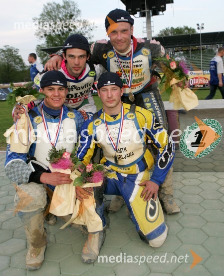Ekipa AMTK Ljubljana - spodaj: Matic Voldrih in Jaka Hlad, zgoraj: Jernej Kolenko in Denis ŠtojsSPEEDWAY, 2. dirka DP ekip Slovenije, Avstrije in Hrvaške