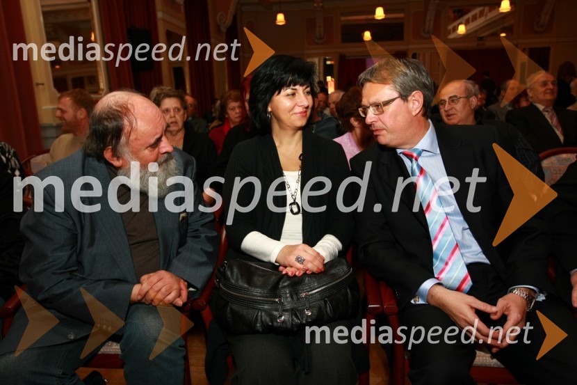 Vinko Ošlak, filozof, ... in dr. Marko Pavliha, prof. na Fakulteti za pomorstvo in promet PortorožBob leta 2009 in vljudna prošnja Večerovcev, naj se ga gostje letos ne napijejo...