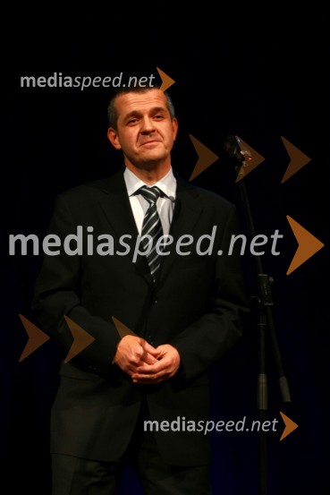 Uroš Skuhala, direktor in odgovorni urednik medijev ČZP Večer d.d.Bob leta 2009 in vljudna prošnja Večerovcev, naj se ga gostje letos ne napijejo...