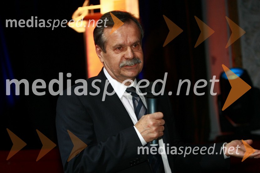 Dr. Radovan Stanislav Pejovnik, rektor Univerze v LjubljaniBob leta 2009 in vljudna prošnja Večerovcev, naj se ga gostje letos ne napijejo...