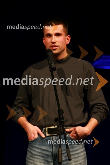 Nejc Mravlja, imitator Arturja ŠternaBob leta 2009 in vljudna prošnja Večerovcev, naj se ga gostje letos ne napijejo...