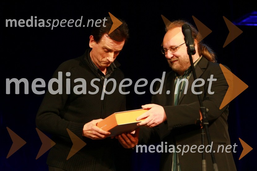Rajko Stropnik, dobitnik nagrade Bobov blog 2009 in Zvone Štor, vodja digitalnih programov na VečeruBob leta 2009 in vljudna prošnja Večerovcev, naj se ga gostje letos ne napijejo...
