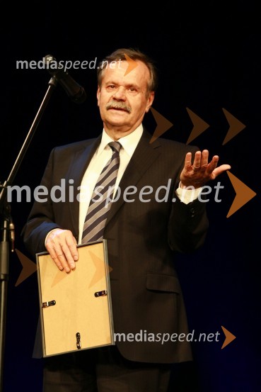 Dr. Radovan Stanislav Pejovnik, rektor Univerze v LjubljaniBob leta 2009 in vljudna prošnja Večerovcev, naj se ga gostje letos ne napijejo...