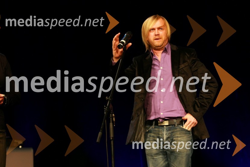 Matjaž Javšnik, igralec in zmagovalec akcije Bob leta 2009Bob leta 2009 in vljudna prošnja Večerovcev, naj se ga gostje letos ne napijejo...