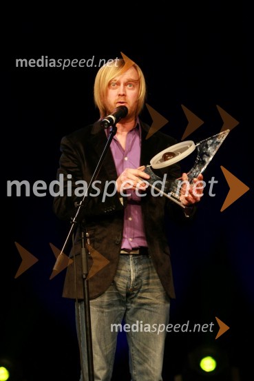 Matjaž Javšnik, igralec in zmagovalec akcije Bob leta 2009Bob leta 2009 in vljudna prošnja Večerovcev, naj se ga gostje letos ne napijejo...