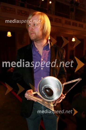 Matjaž Javšnik, igralec in zmagovalec akcije Bob leta 2009Bob leta 2009 in vljudna prošnja Večerovcev, naj se ga gostje letos ne napijejo...
