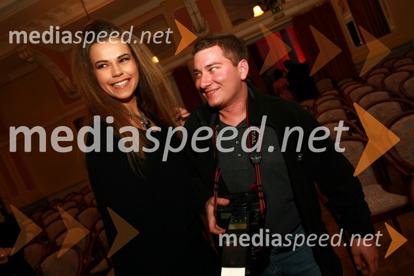 Tina Petelin, Miss Slovenije 2009 in Marko Vanovšek, fotografBob leta 2009 in vljudna prošnja Večerovcev, naj se ga gostje letos ne napijejo...