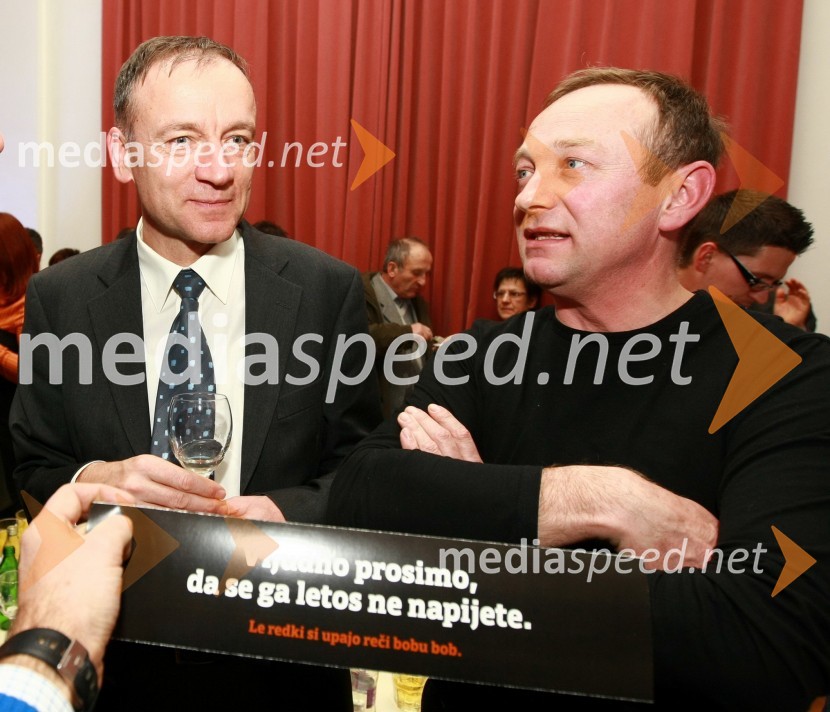 Marjan Hertiš, diretor podjetja Seltron d.o.o. in Stane Kocutar, urednik oddaj na Radiu MariborBob leta 2009 in vljudna prošnja Večerovcev, naj se ga gostje letos ne napijejo...