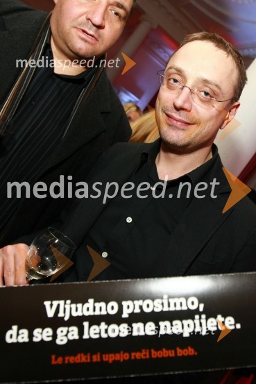 Igor Selan, novinar časnika VečerBob leta 2009 in vljudna prošnja Večerovcev, naj se ga gostje letos ne napijejo...