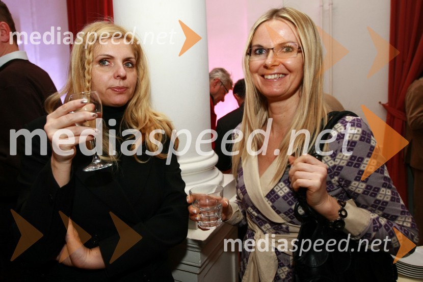 Božena Martel in Nataša PeljhanBob leta 2009 in vljudna prošnja Večerovcev, naj se ga gostje letos ne napijejo...