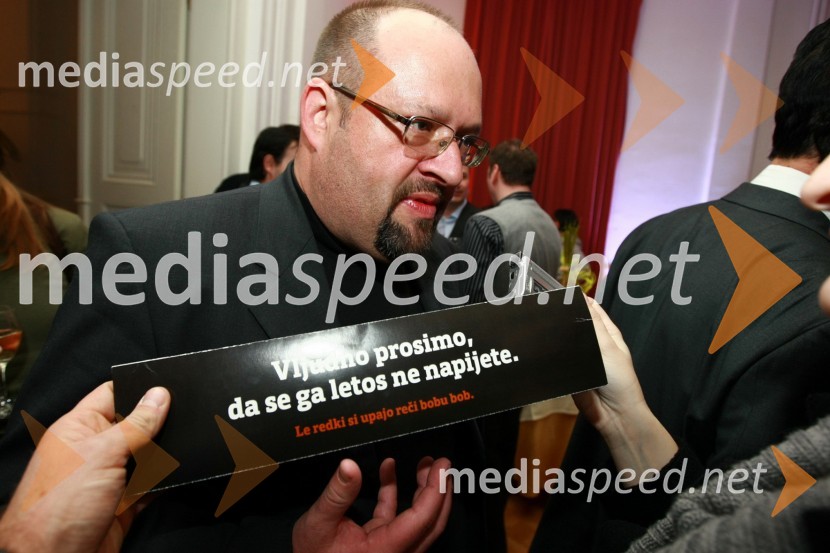Dr. Matevž Tomšič 
Bob leta 2009 in vljudna prošnja Večerovcev, naj se ga gostje letos ne napijejo...