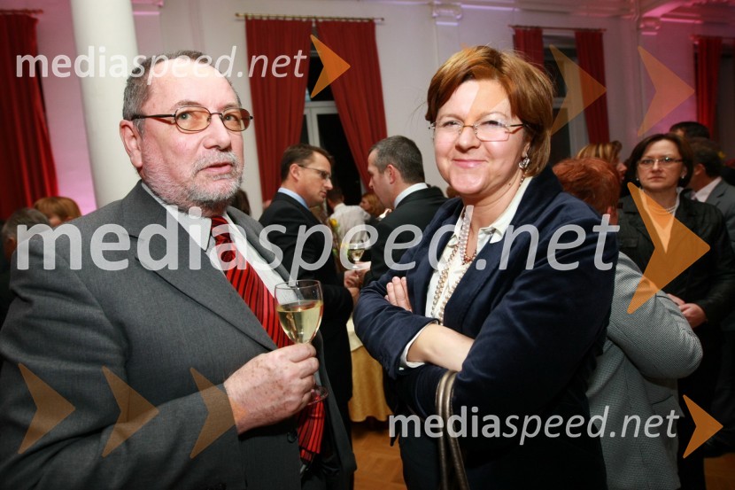 Drago Pogorevčnik in Tatjana Novak, direktorica podjetja Press ClippingBob leta 2009 in vljudna prošnja Večerovcev, naj se ga gostje letos ne napijejo...