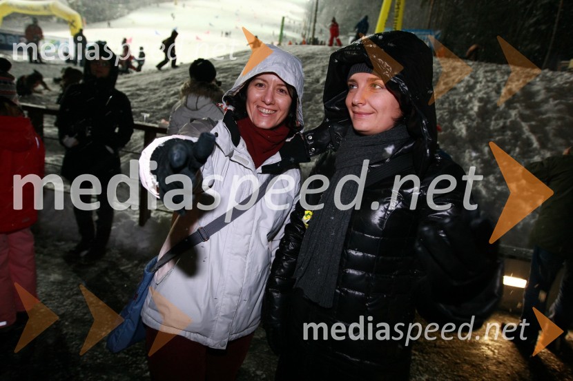 Petra Ravnikar, Oddelek za komuniciranje Raiffeisen Banke d.d. in Katarina Pernat, Žurnal24Rok Flander Snowboard show 2010