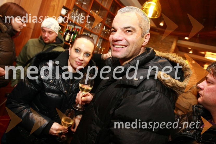 Iris Kociper, vodja hotela Arena Maribor in Saša Arsenovič, direktor podjetja S.Oliver SLORok Flander Snowboard show 2010