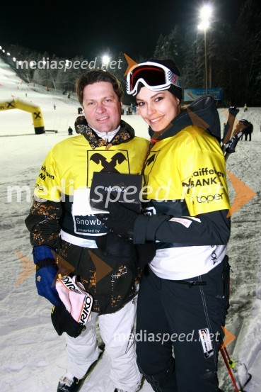 Leo Ivanjko, lastnik podjetja Vinag in Tina Petelin, Miss Slovenije 2009Rok Flander Snowboard show 2010