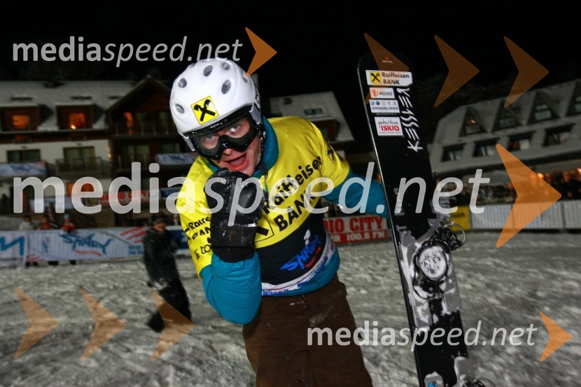 Rok Flander, deskar na sneguRok Flander Snowboard show 2010