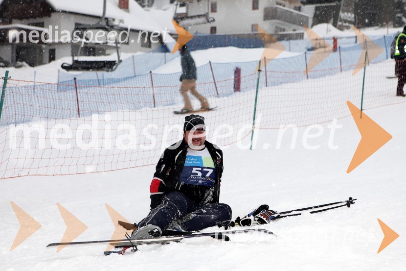 Martin Janežič - Buco, bobnar skupine Sausages   
 
X - plozija zabave 2010, veleslalom glasbenikov