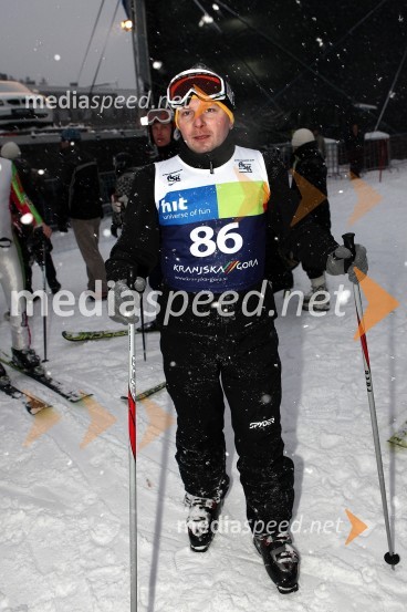 Toni Tuhinski, član glasbene skupine GorjaniX - plozija zabave 2010, veleslalom glasbenikov