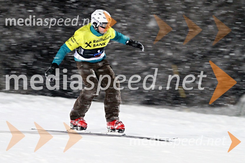 Rok Flander, deskar na sneguRok Flander Snowboard show 2010