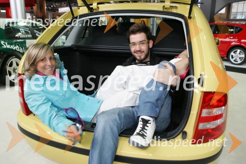 Alenka Bikar, atletinja in Anžej Dežan, pevecSrečanje znanih Slovencev, voznikov avtomobilov Škoda