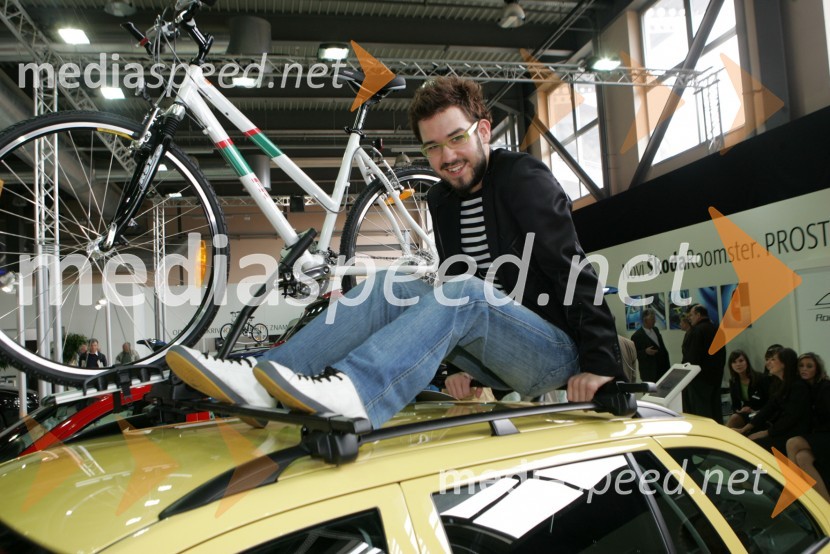 Anžej Dežan, pevecSrečanje znanih Slovencev, voznikov avtomobilov Škoda