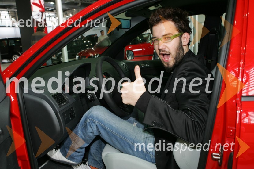 Anžej Dežan, pevecSrečanje znanih Slovencev, voznikov avtomobilov Škoda