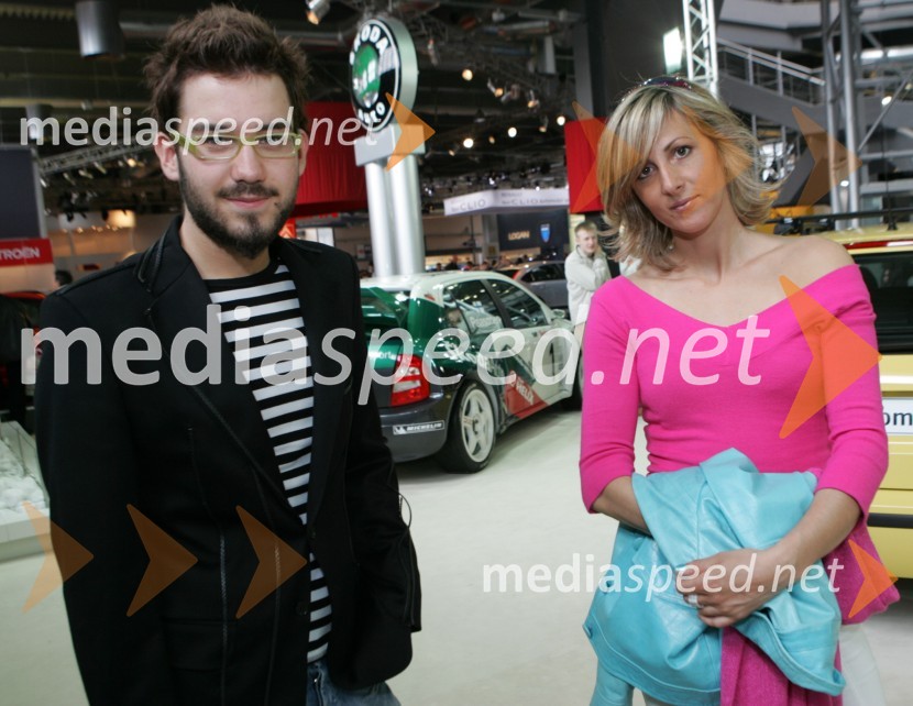 Anžej Dežan, pevec in Alenka Bikar, atletinjaSrečanje znanih Slovencev, voznikov avtomobilov Škoda