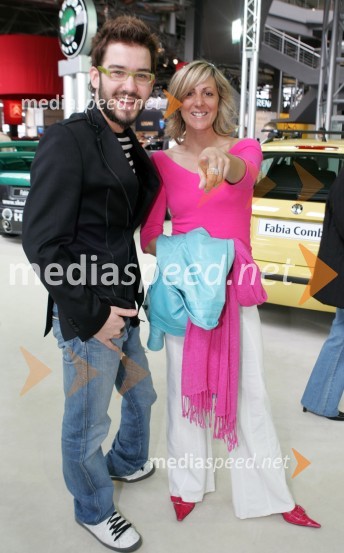 Anžej Dežan, pevec in Alenka Bikar, atletinjaSrečanje znanih Slovencev, voznikov avtomobilov Škoda