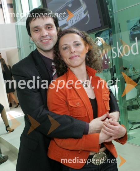 Simona Torkar, vodja marketinga znamke Škoda v Sloveniji in Tomaž Oven, vodja marketinga za znamko VolkswagenSrečanje znanih Slovencev, voznikov avtomobilov Škoda