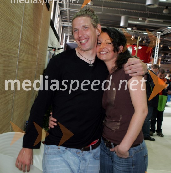 Luka Špik, veslač s spremljevalko SašoSrečanje znanih Slovencev, voznikov avtomobilov Škoda