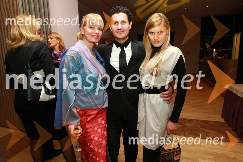 Andreja Medvedič, lastnica in direktorica Sense Wellness Cluba, Robert Kupec, direktor podjetja Ambient in Franja MurnTradicionalno druženje v Hotelu Slon