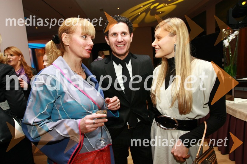Andreja Medvedič, lastnica in direktorica Sense Wellness Cluba, Robert Kupec, direktor podjetja Ambient in Franja MurnTradicionalno druženje v Hotelu Slon
