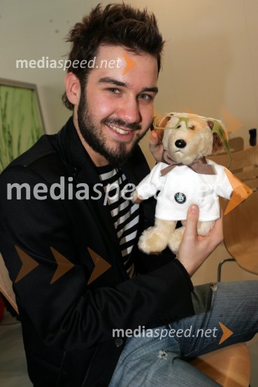 Anžej Dežan, pevecSrečanje znanih Slovencev, voznikov avtomobilov Škoda