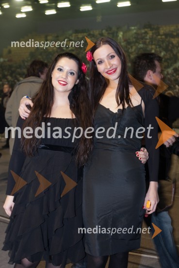 Zala Hodnik, pevka in Anita Kovačevič, pevkaŠe pomnite prijatelji, koncert