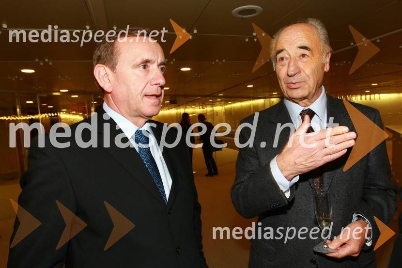 Jože Colarič, predsednik uprave in generalni direktor podjetja Krka d.d. in Janko KosminaPodelitev nagrad Gospodarske zbornice Slovenije za izjemne gospodarske in podjetniške dosežke