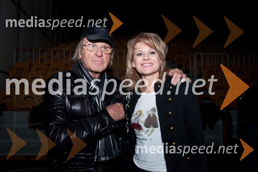 Tone Fornezzi Tof, novinar in Simona VodopivecŠe pomnite prijatelji, koncert