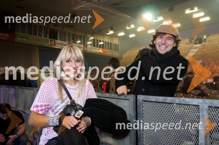 Mankica Kranjec, novinarka in Grega MalahovskyŠe pomnite prijatelji, koncert