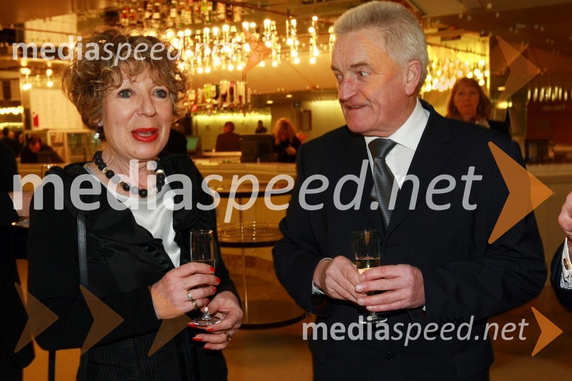 Breda Miklavčič in Borut Miklavčič, minister za zdravjePodelitev nagrad Gospodarske zbornice Slovenije za izjemne gospodarske in podjetniške dosežke