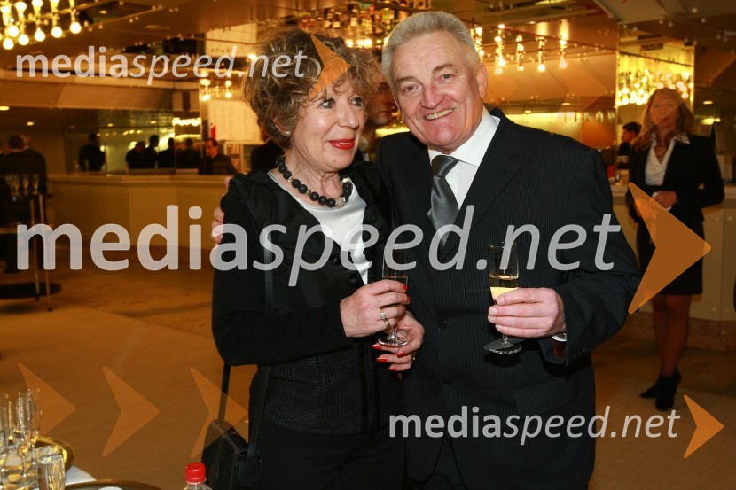 Breda Miklavčič in Borut Miklavčič, minister za zdravjePodelitev nagrad Gospodarske zbornice Slovenije za izjemne gospodarske in podjetniške dosežke