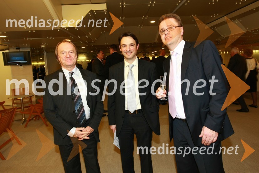 Borut Mišica, uvoznik vozil Subaru, Danilo Ferjančič, generalni direktor Porsche Slovenija in Petr Podlipny, direktor znamke ŠkodaPodelitev nagrad Gospodarske zbornice Slovenije za izjemne gospodarske in podjetniške dosežke