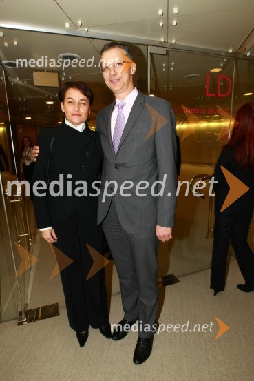 Irma Pavlinič Krebs, ministrica za javno upravo in dr. Igor Lukšič, minister za šolstvo in športPodelitev nagrad Gospodarske zbornice Slovenije za izjemne gospodarske in podjetniške dosežke