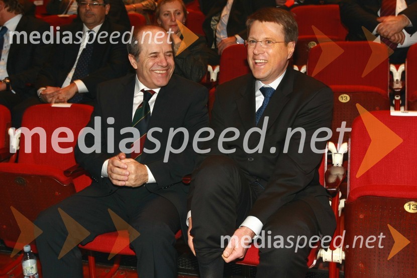 Dr. Ivan Svetlik, minister za delo, družino in socialne zadeve ter Samuel Žbogar, minister za zunanje zadevePodelitev nagrad Gospodarske zbornice Slovenije za izjemne gospodarske in podjetniške dosežke