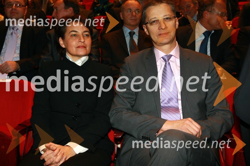 Irma Pavlinič Krebs, ministrica za javno upravo in dr. Igor Lukšič, minister za šolstvo in šport 
Podelitev nagrad Gospodarske zbornice Slovenije za izjemne gospodarske in podjetniške dosežke